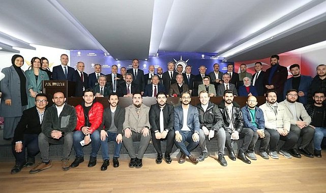Memduh Büyükkılıça meşaleli karşılama