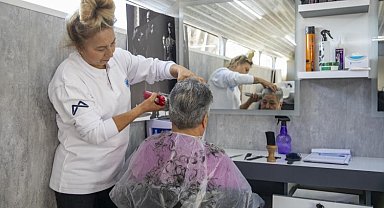 Mobil kuaför ilçe ilçe dolaşıyor