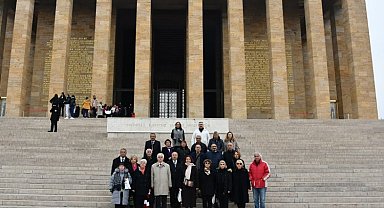 Muratpaşa Yaşlı Meclisi'nden Ata'ya ziyaret