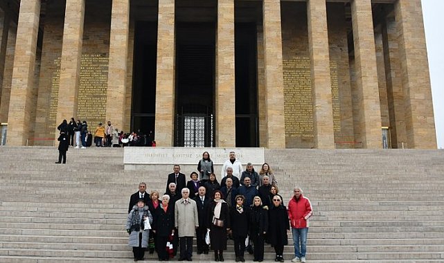 Muratpaşa Yaşlı Meclisi'nden Ata'ya ziyaret