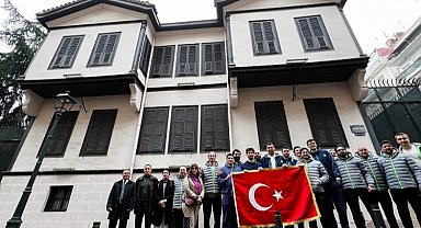 TOFAŞ'lı basketbolcular Ata'nın doğduğu evde