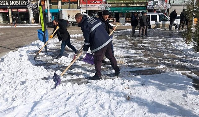 Van'da karla mücadele devam ediyor