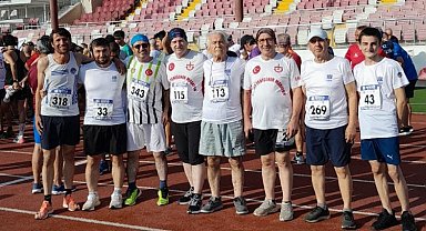 Yenişehirli atlet madalyadan madalyaya koşuyor