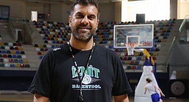 Yılın antrenörü seçilen Hasan Fırat Okul, İzmit'i gururlandırdı