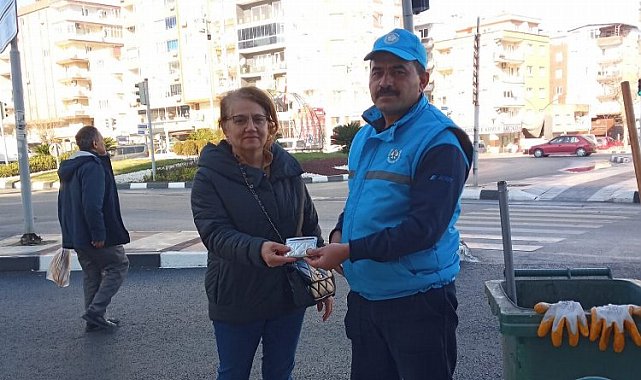 Belediye personeli kayıp cüzdanı sahibine ulaştırdı