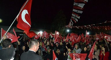 CHP'nin Yenimuhacir Seçim Bürosu coşkulu bir kalabalıkla açıldı