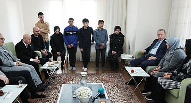 Cumhurbaşkanı Erdoğan'dan depremzede aileye ziyaret!