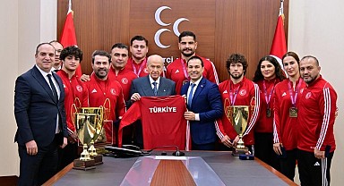 Devlet Bahçeli, Avrupa şampiyonu milli sporcuları kabul etti