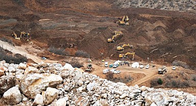 Heyelan riski nedeniyle çalışmalara ara verildi