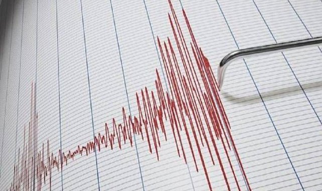 İzmir güne depremle uyandı
