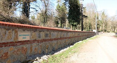 Kocaeli'de mezarlıklara taş duvar ve tel çit