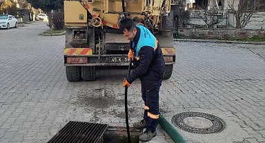 Kula'da dört mahallenin yağmursuyu ızgaraları temizlendi
