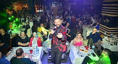 Mehmet Çevik şarkılarını bu kez aşıklar için söyledi