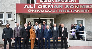 Alinur Aktaş'tan Doktorlara bayram ziyareti