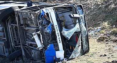 Ankara'da belediye otobüsü şarampole devrildi!