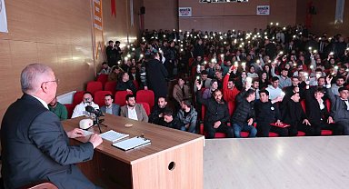 Bakan Güler, memleketinde gençlerle buluştu