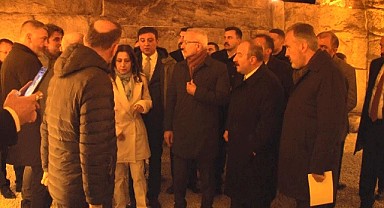 Bakan Uraloğlu Roma Tiyatrosunu ziyaret etti
