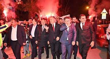 Başkan Aktaş’a gençlerden coşkulu karşılama