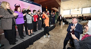 Başkan Büyükakın kadın muhtarlarla bir araya geldi