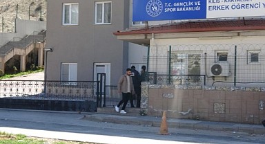 Bir öğrenci, silahla KYK Erkek Öğrenci Yurduna girdi ve bir arkadaşını öldürdü