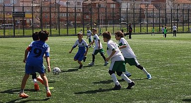 Bursa'daki İlkokul Futbol Şenliği'nde kupalar sahiplerini buldu