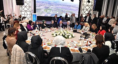 Büyükkılıç ailesinden renkli '8 Mart' kutlaması