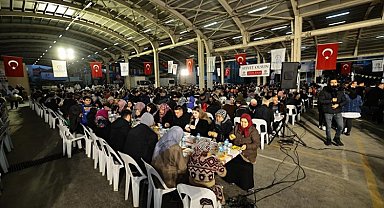 Büyükşehir'in iftar bereketi Karşıyaka'ya taşındı