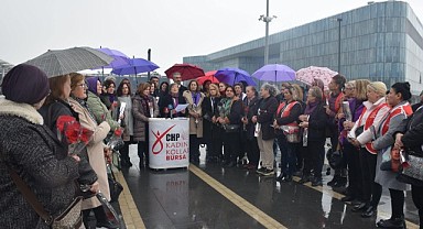 CHP Bursa İl Kadın kolları 8 martta meydanlardaydı