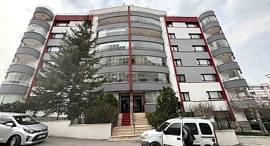 Cinnet geçiren koca karısını öldürdü