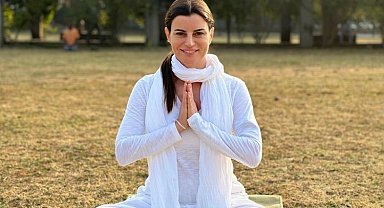 Ece Vahapoğlu yeni yaşını Hindistan'da kutladı