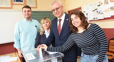 Edirne Keşan'da başkan adayları oylarını kullandı