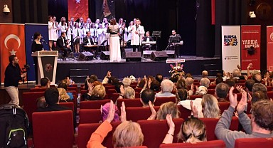 Hekimlerden beyaz önlükleriyle konser