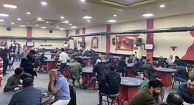 İzmir'de kumar baskını: 83 kişiye 533 bin 275 TL para cezası