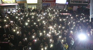 Karartılan meydanı vatandaş aydınlattı