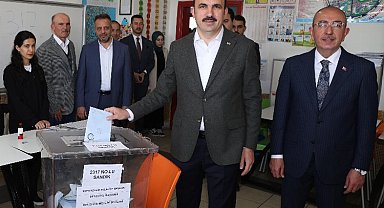 Konya'da Başkan Altay yerel için oyunu kullandı