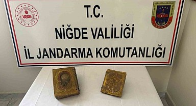 Niğde'de 200 bin dolarlık tarihi el yazması kitapla yakalandılar