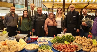 Nilüfer Belediyesi üretici esnafa pazar önlüğü dağıttı