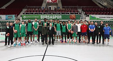Şadi Özdemir Bursaspor Basketbol Takımı’nı antrenmanda izledi