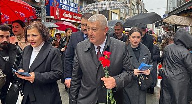 Sadık Güvenç 8 Mart'ta 8 bin gül dağıttı