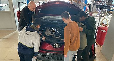 Toyota'dan afet bölgesindeki 20 okula ekipman desteği