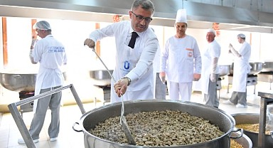 Üsküdar'da dev kazanlar Ramazanda iftar için kaynıyor