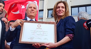 20 yıllık devri bitiren Bozbey mazbatasını aldı