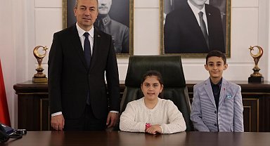 Başkan Uzun makamını Karakuş'a devretti