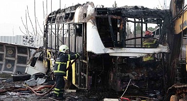 Bursa'da 6 otobüs alev alev yandı