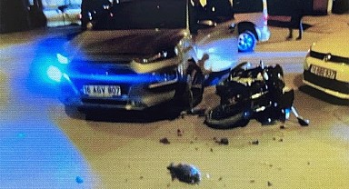 Bursa'da otomobille çarpışan motosikletli yaralandı