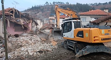 Bursa Osmangazi’de metruk bina yıkımları hız kazandı