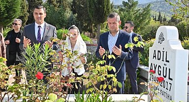 CHP Genel Başkanı Özel, Başkan Zeyrek ile Manisa'da kabir ziyaretleri yaptı