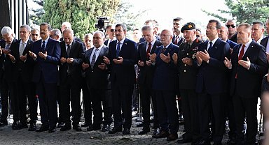 İmamoğlu Turgut Özal'ı anma törenine katıldı