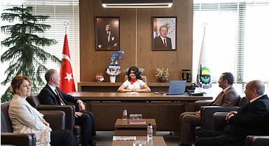 İnegöl Belediyesi’nde başkanlık koltuğuna Ayşe Zehra oturdu