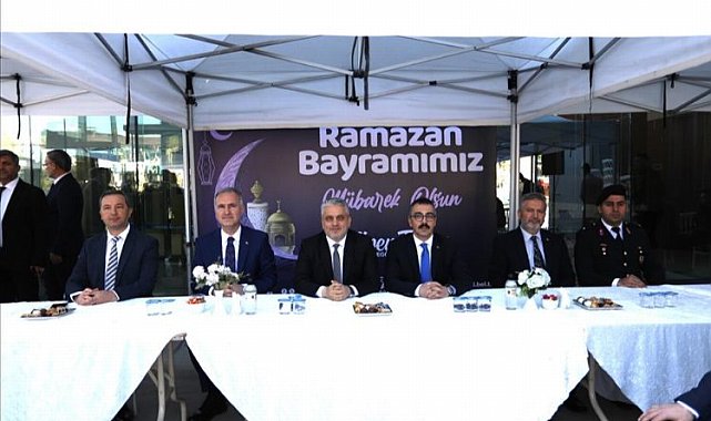İnegöl'de bayram birlik beraberlik mesajlarıyla başladı